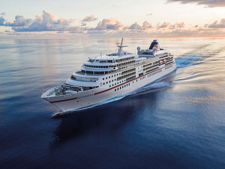 Mit Champagner, Charleston und Electro-Swing: MS EUROPA bittet 2026 zur exklusiven Kurzreise entlang der Côte dʼAzur