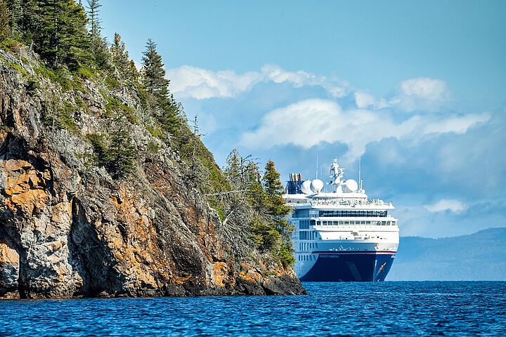 Natur, Abenteuer, seltene Routen: Hapag-Lloyd Cruises startet mit ausgebuchter Reise in die Saison auf den Großen Seen