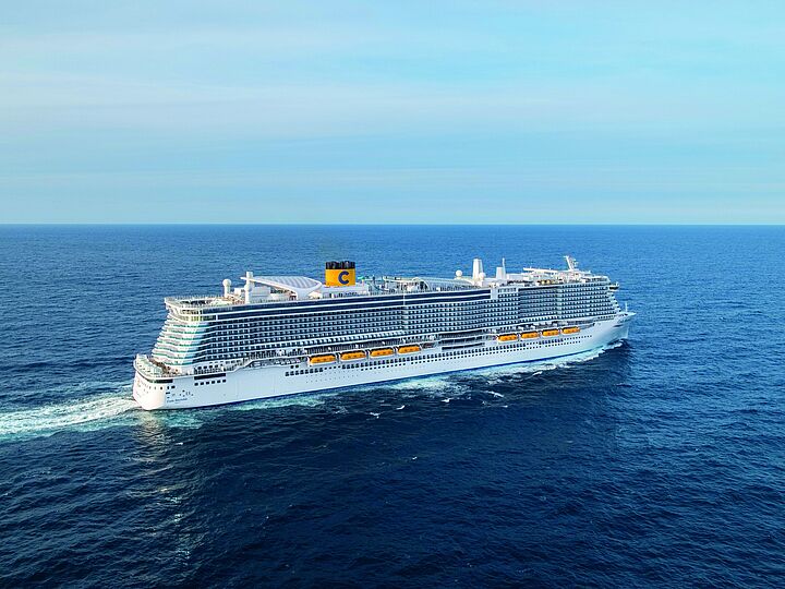 Costa Smeralda tankt als erstes Schiff LNG in Dubai