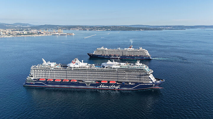 Mein Schiff Flow feierlich getauft: Drei Taufpatinnen, ein Schiff und ein gemeinsamer Flow Mein Schiff Flow feierlich getauft: Drei Taufpatinnen, ein Schiff und ein gemeinsamer Flow