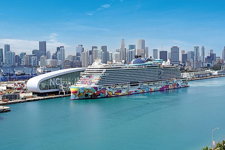 Norwegian Cruise Line feiert AQUA-Taufe und enthüllt Pläne für Great Stirrup Cay